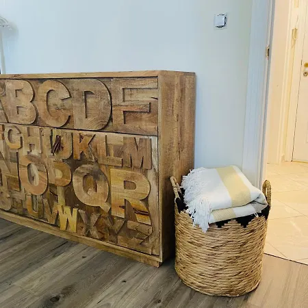 아파트 Flores Garden Sea View With Balcony 체르노모레츠