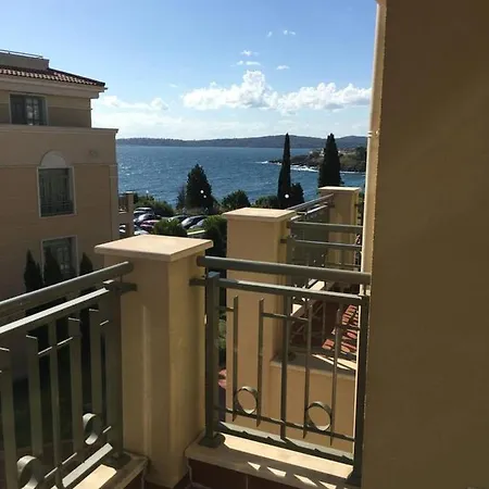 아파트 Flores Garden Sea View With Balcony